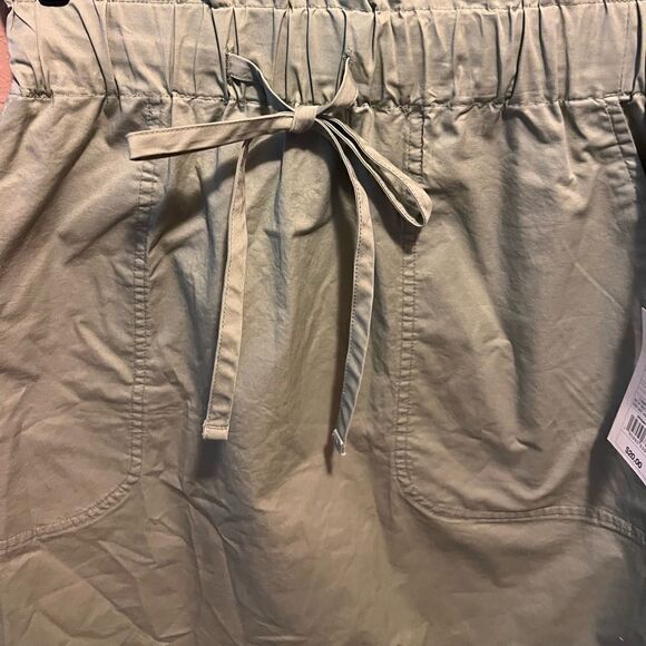 A new day light green Paperbag style skirt - Picture 3 of 8